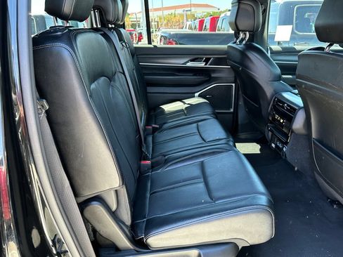 Certified 2024 Jeep Wagoneer Series II w/ Flexible Seating Group RWD image 18