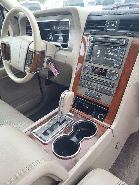 Used 2013 Lincoln Navigator 4WD w/ HD Trailer Tow Pkg image 8