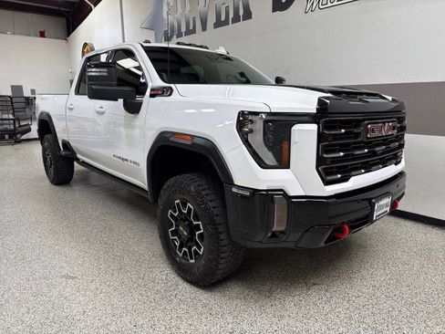 Used 2024 GMC Sierra 2500 AT4X image 52