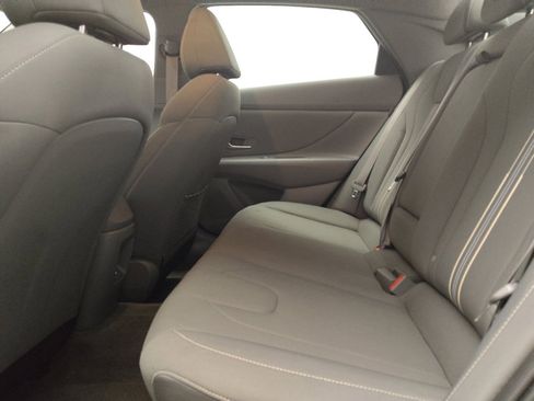 Used 2025 Hyundai Elantra SEL FWD image 18