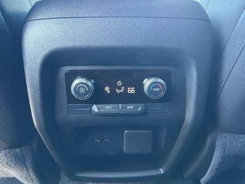 Used 2025 GMC Acadia Elevation image 12