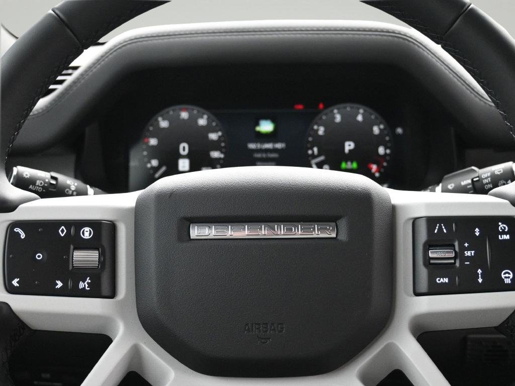 Used 2025 Land Rover Defender 110 X-Dynamic SE AWD/4WD image 16