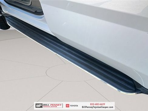 Used 2016 GMC Yukon SLT w/ HD Trailering Package image 19