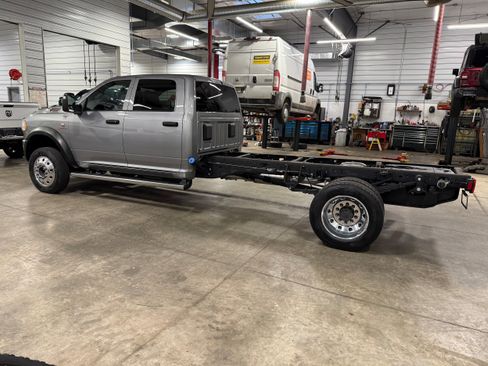 Used 2024 RAM 5500 Tradesman w/ Chrome Appearance Group image 26