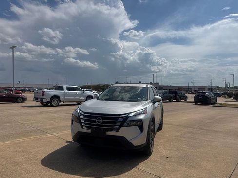 Used 2025 Nissan Rogue SV FWD image 7
