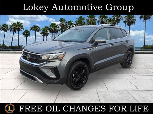 Certified 2024 Volkswagen Taos SE w/ Panoramic Sunroof Package image 1