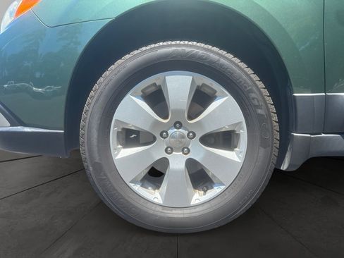 Used 2010 Subaru Outback 2.5i Premium AWD/4WD image 14