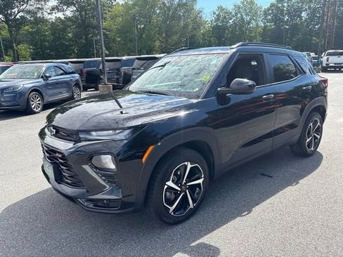 Used 2023 Chevrolet TrailBlazer RS w/ Convenience Package AWD/4WD image 2