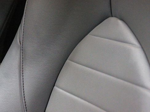 Used 2023 Toyota Highlander XLE FWD image 27