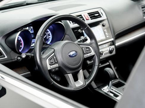 Used 2017 Subaru Outback 2.5i Limited image 9