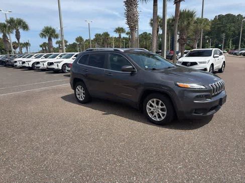 Used 2016 Jeep Cherokee Latitude w/ Comfort/Convenience Group FWD image 10