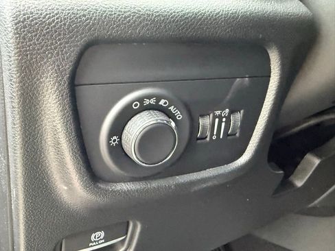 New 2025 Jeep Grand Cherokee Laredo w/ Luxury Tech Group I AWD/4WD image 18