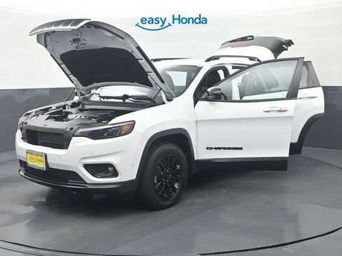 Used 2023 Jeep Cherokee Altitude Lux AWD/4WD image 37