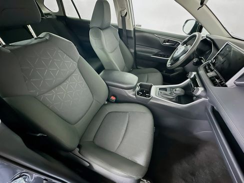 Used 2025 Toyota RAV4 XLE FWD image 31