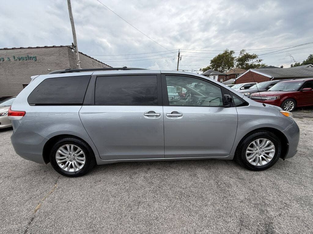 Used 2011 Toyota Sienna XLE w/ Entertainment Pkg FWD image 6
