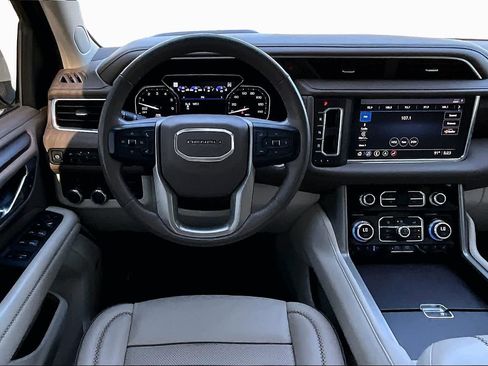 Used 2021 GMC Yukon Denali w/ Denali Premium Package AWD/4WD image 5