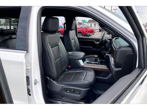 Used 2022 Chevrolet Silverado 1500 High Country w/ Technology Package AWD/4WD image 8