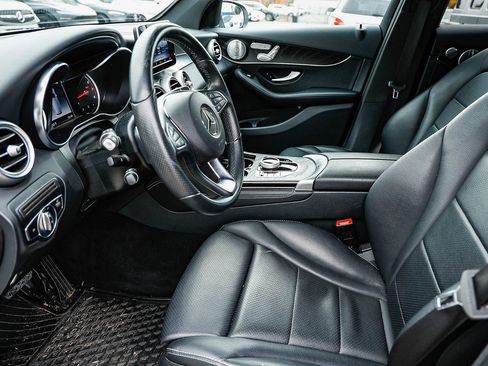 Used 2018 Mercedes-Benz GLC 300 4MATIC image 5