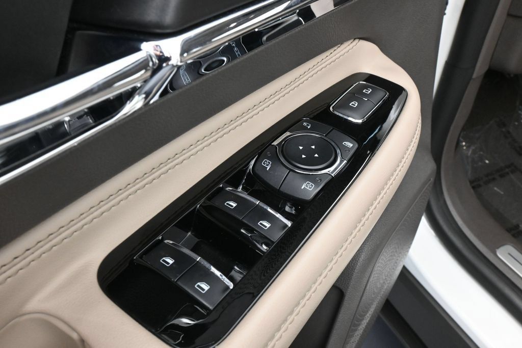 Used 2023 Lincoln Corsair FWD image 16