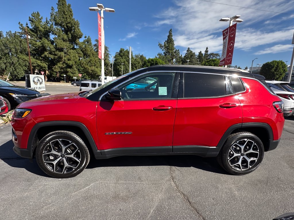 Used 2025 Jeep Compass Limited AWD/4WD image 3