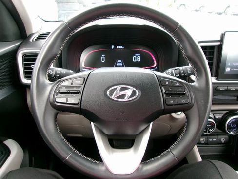 Used 2024 Hyundai Venue SEL image 9