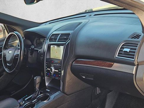 Used 2017 Ford Explorer Platinum AWD/4WD image 24