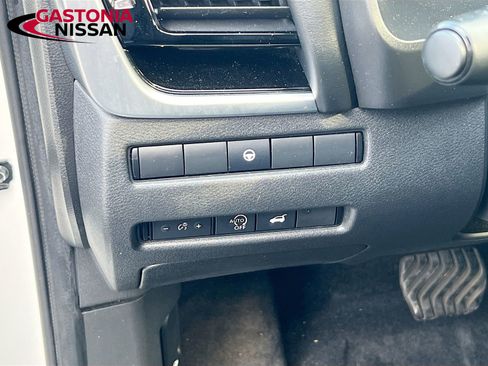 Used 2023 Nissan Rogue SL w/ SL Premium Package image 13