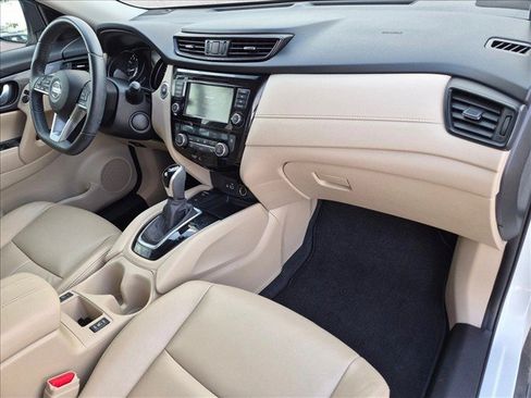 Used 2019 Nissan Rogue SV w/ Premium Package FWD image 22
