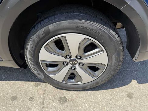 Used 2018 Kia Niro LX FWD image 7