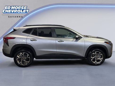 Used 2025 Chevrolet Trax LT w/ LT Convenience Package FWD image 6