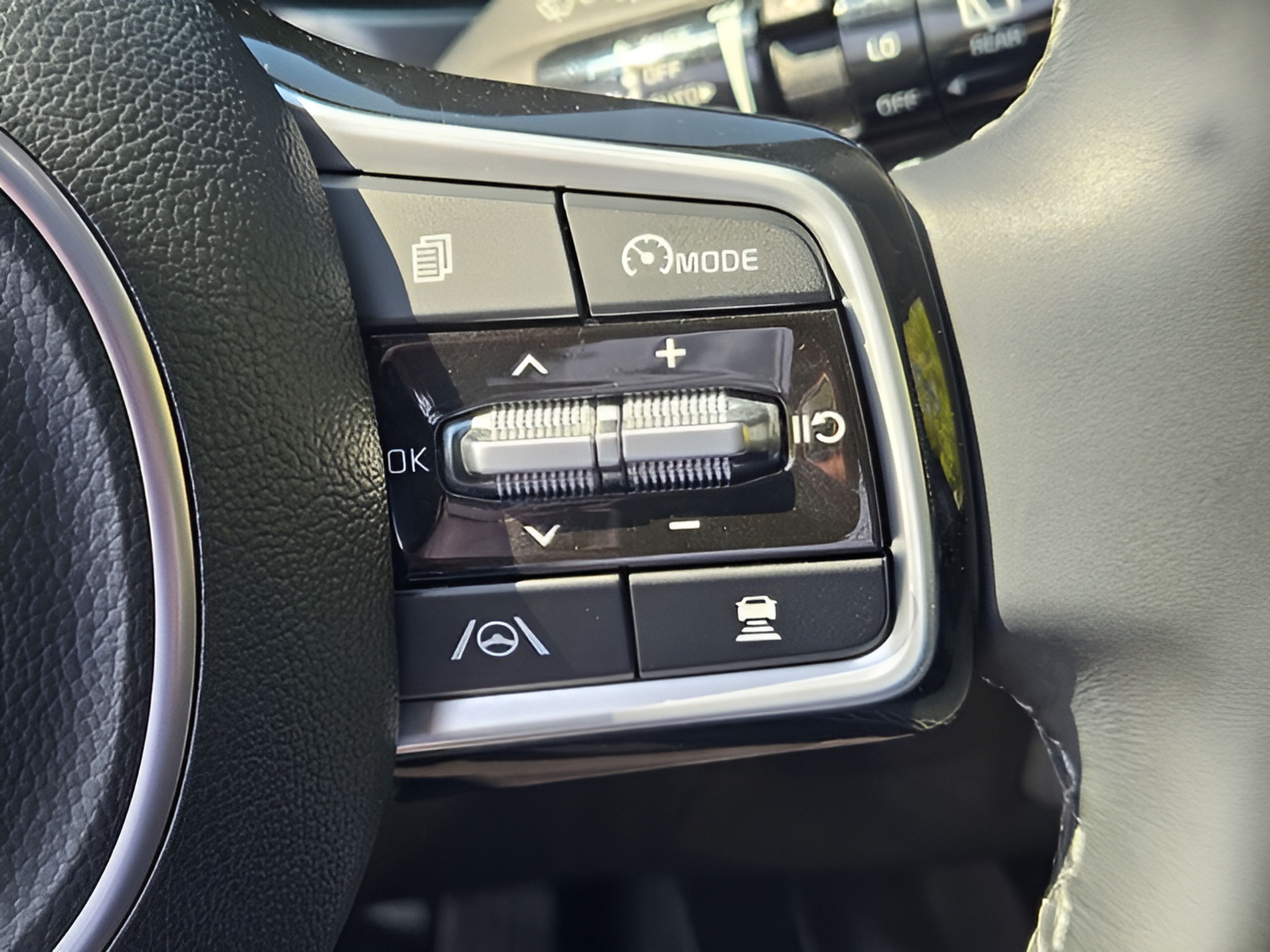 Used 2023 Kia Sorento SX FWD image 25