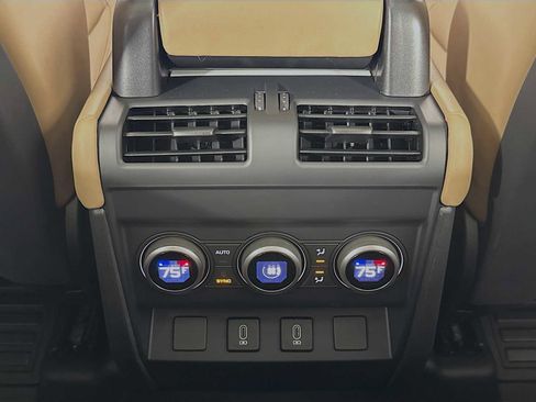 New 2026 Land Rover Defender 110 X-Dynamic SE AWD/4WD image 24