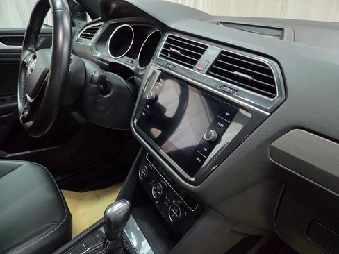 Used 2021 Volkswagen Tiguan SE R-Line image 25