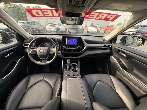 Used 2023 Toyota Highlander XLE AWD/4WD image 29