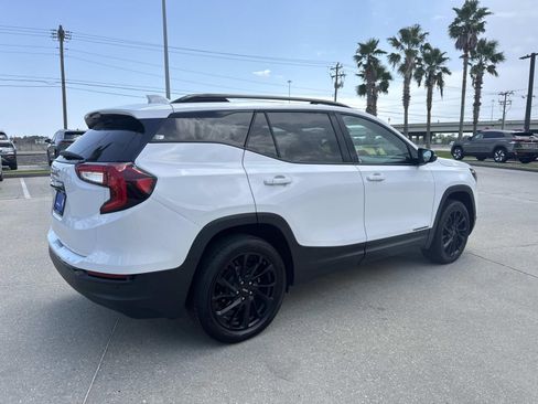 Used 2024 GMC Terrain SLT w/ Elevation Edition image 5