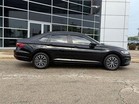 Used 2020 Volkswagen Jetta SE w/ SE Cold Weather Package FWD image 2