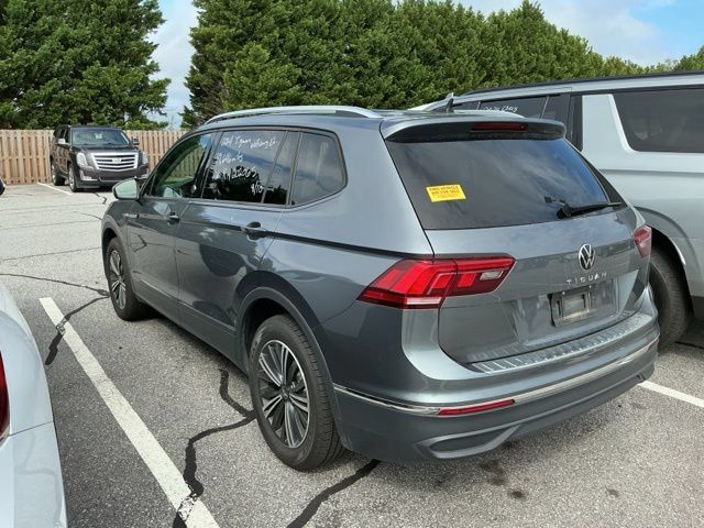 Used 2024 Volkswagen Tiguan SE FWD image 4