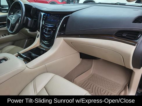 Used 2020 Cadillac Escalade Luxury AWD/4WD image 7