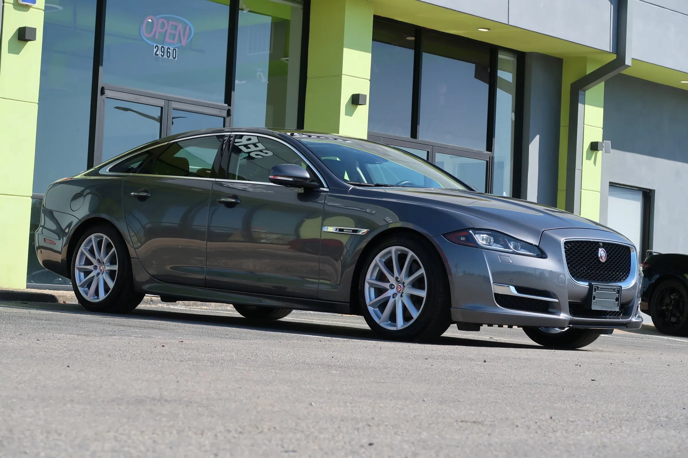 Used 2019 Jaguar XJ R-Sport RWD image 5