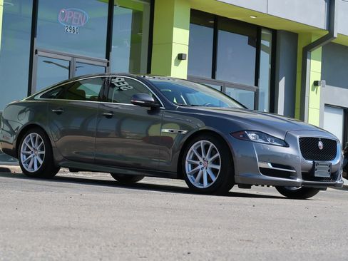 Used 2019 Jaguar XJ R-Sport RWD image 5