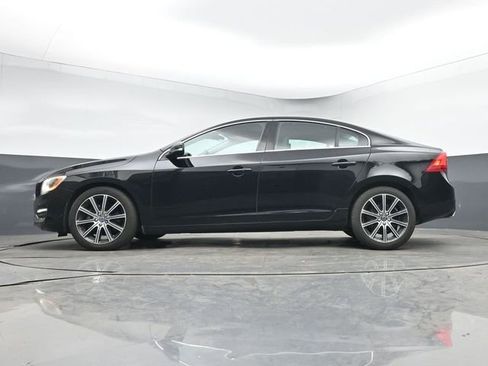 Used 2018 Volvo S60 T5 Inscription Platinum w/ Climate Package image 14