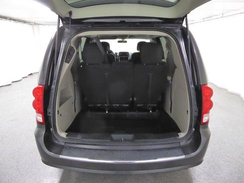 Used 2016 Dodge Grand Caravan SXT image 29