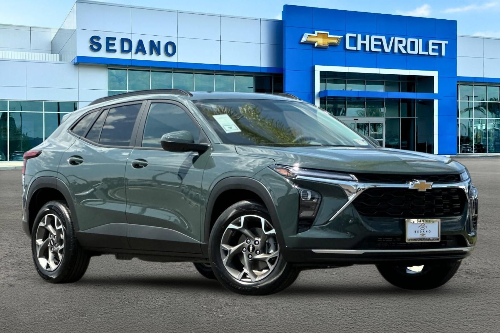 New 2026 Chevrolet Trax LT w/ Sunroof Package FWD image 2
