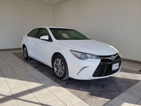 Used 2016 Toyota Camry SE image 1