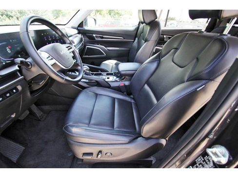 Used 2025 Kia Telluride S FWD image 12