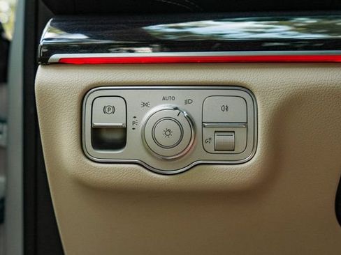 Used 2023 Mercedes-Benz GLS 450 4MATIC image 38
