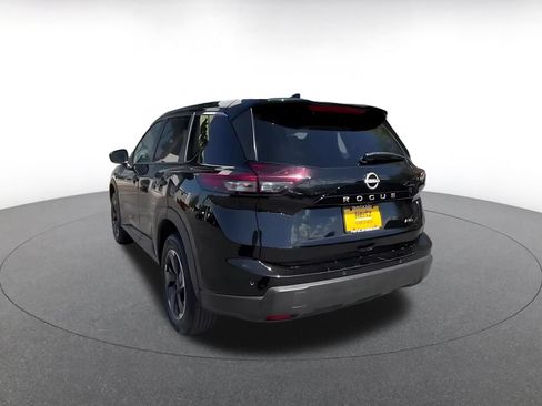 Used 2025 Nissan Rogue SV AWD/4WD image 11