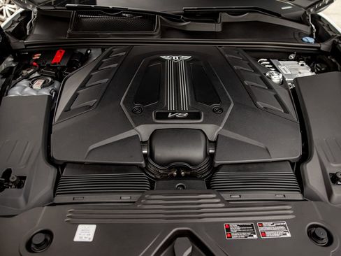 Used 2023 Bentley Bentayga Extended Wheelbase image 33