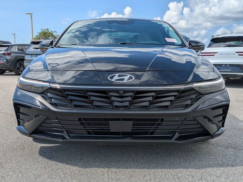 Used 2024 Hyundai Elantra Limited FWD image 3