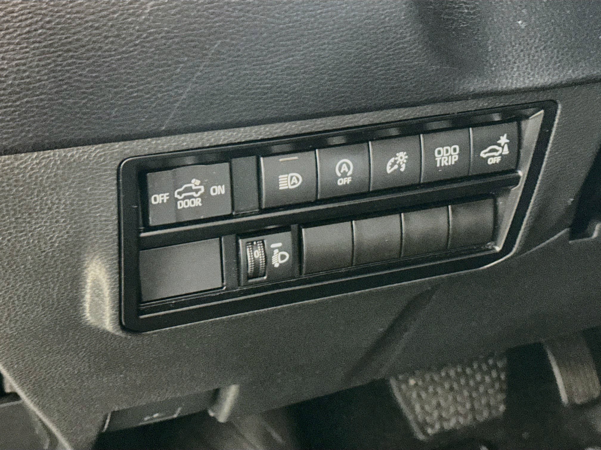 Used 2023 Toyota Tundra SR5 w/ SR5 Convenience Package AWD/4WD image 11